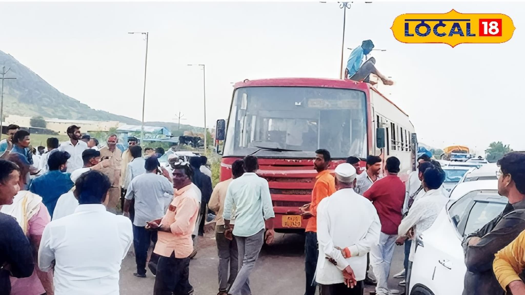 Chhatrapati Sambhajinagar : चांगल्या पिकानंतरही शेतकऱ्यांचे हाल! 'त्या' एका निर्णयामुळे टोमॅटो उत्पादकांचा संताप, महामार्ग 5 तास ठप्प