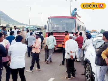 टोमॅटोला पडला भावाचा फटका; शेतकऱ्यांचा संताप, महामार्ग ठप्प पाच तास टोमॅटोला पडला भावाचा फटका; शेतकऱ्यांचा संताप, महामार्ग ठप्प पाच तास