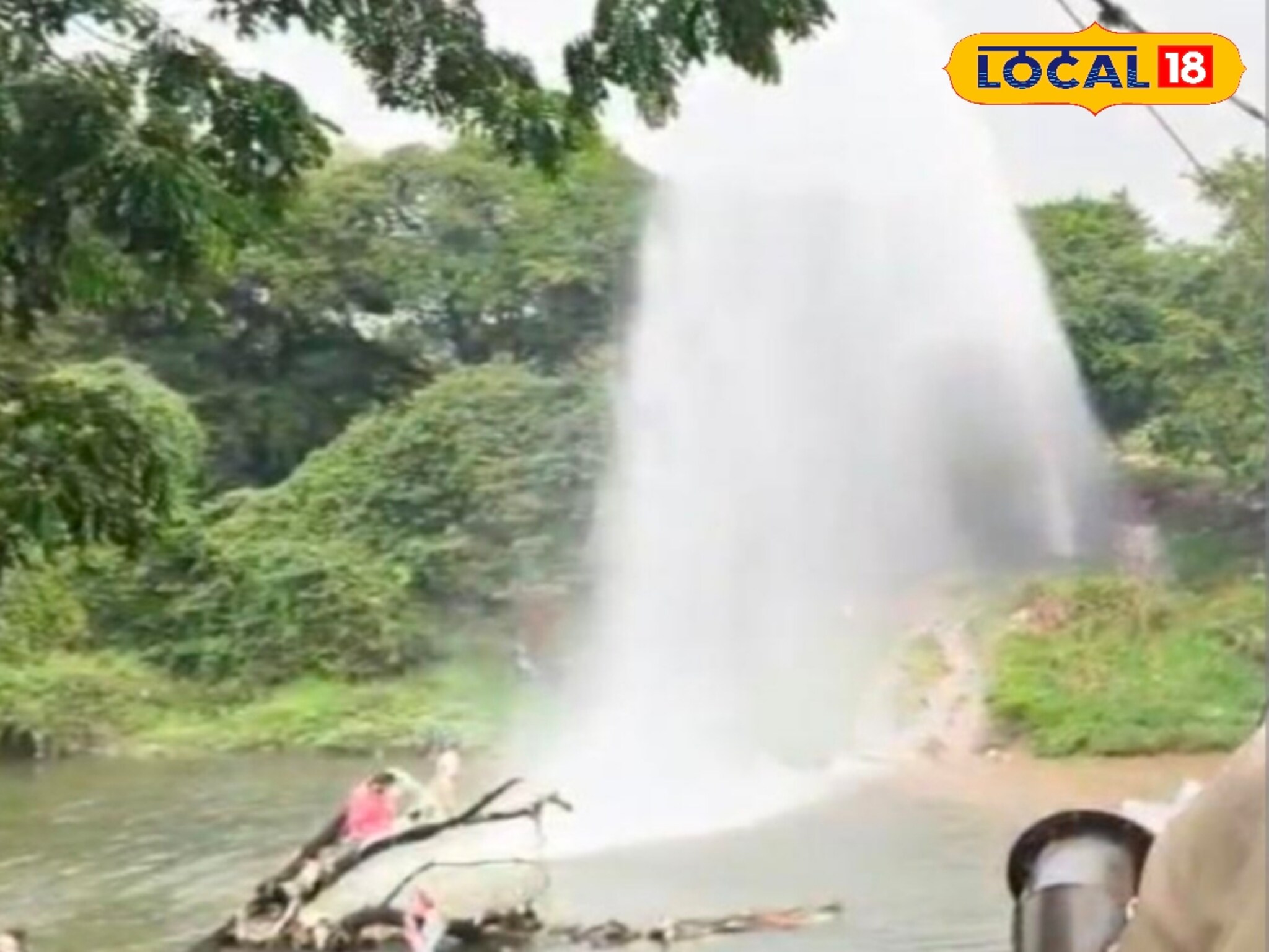 पुणे शहरात मोठी जलवाहिनी फुटली! या' भागांना पाणी मिळणार नाही