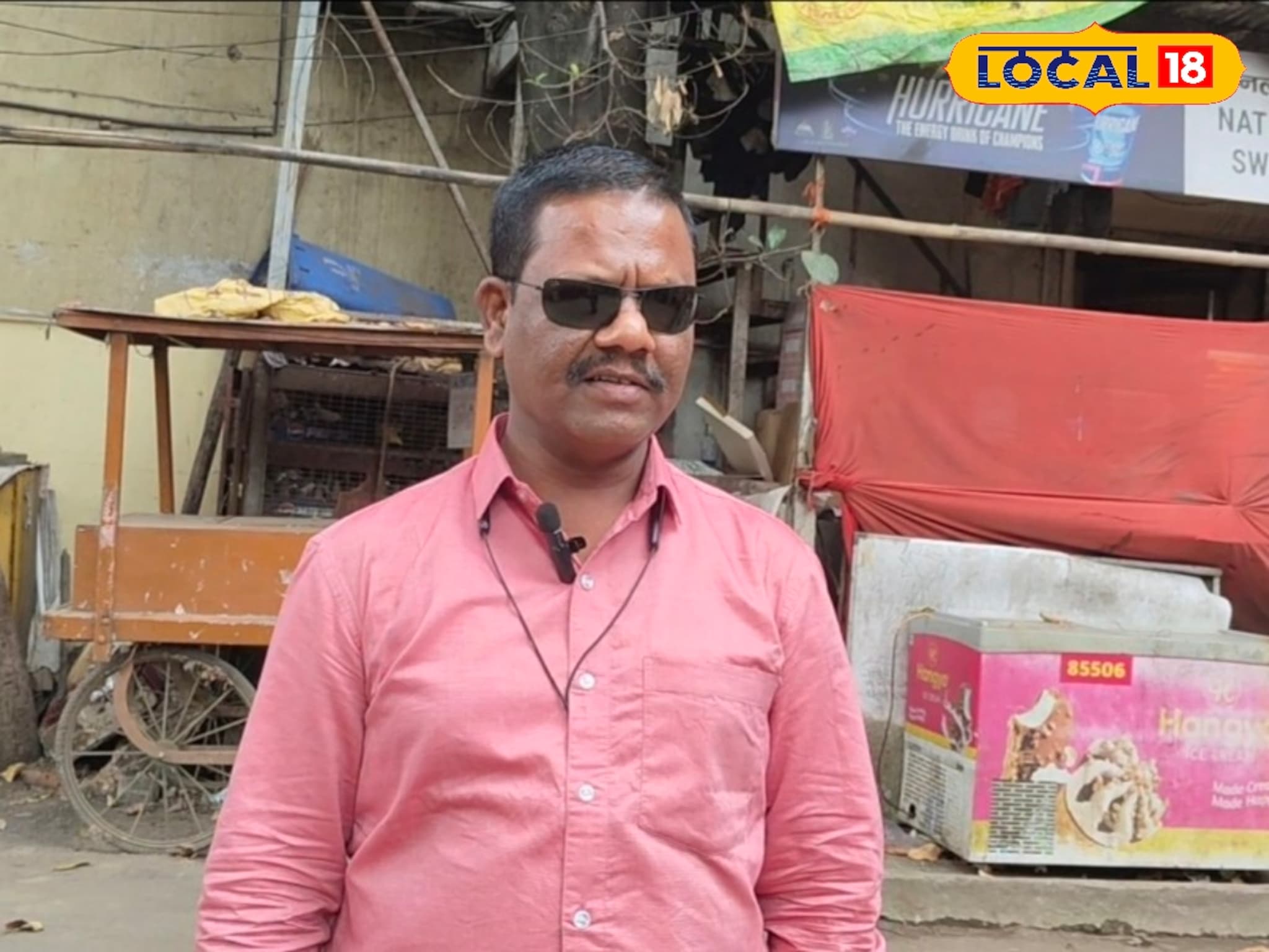 दोन्ही डोळ्यांनी दृष्टिहीन, रेल्वेत विकले पेन, अंधत्वावर मात करत मिळवली नोकरी