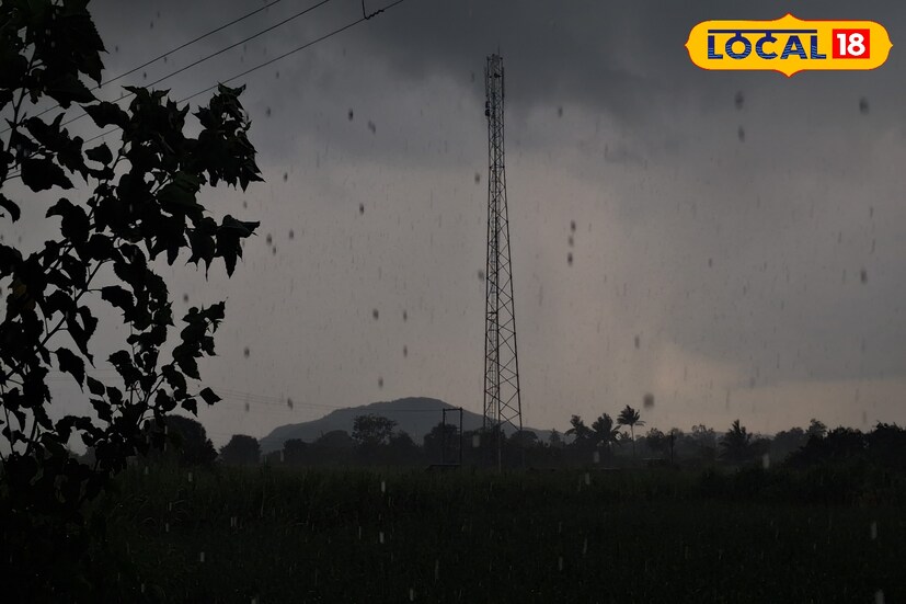 गेल्या 24 तासात सोलापूर जिल्ह्यात 28.2 अंश सेल्सिअस कमाल तापमानाची नोंद झाली. तर 0.4 मिलिमीटर पावसाची नोंद झाली. आज ढगाळ आकाशासह हलक्या पावसाची शक्यता वर्तवण्यात आली आहे. यावेळी पारा 32 अंशावर राहण्याचा अंदाज आहे. 