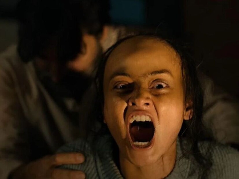  वश लेव्हल 2 (Vash Level 2): 'वश लेव्हल 2' हा एक हॉरर-सस्पेंस चित्रपट आहे. 2023 मध्ये आलेल्या सुपरहिट चित्रपटाचा हा सीक्वल आहे. या चित्रपटात भयानक कथा, रहस्य आणि सुपरनॅचरल घटना दाखवण्यात आल्या आहेत. प्रेक्षकांचा या चित्रपटाला सकारात्मक प्रतिसाद मिळत आहे. तुम्हाला हॉरर चित्रपटांची आवड असेल तर हा चित्रपट नक्की पाहा.