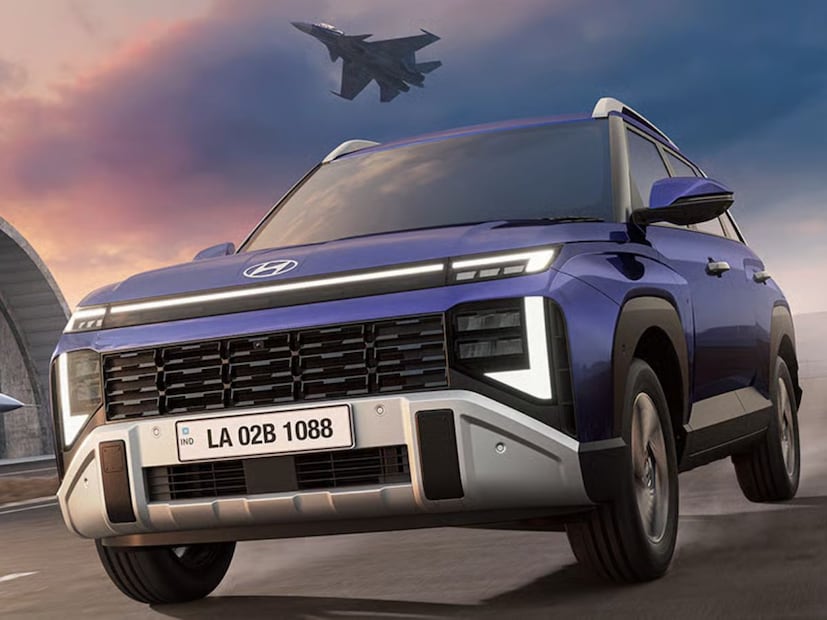 Hyundai Venue 2025 मध्ये 1.2-लीटर MPi पेट्रोल, 1.0-लीटर टर्बो GDi पेट्रोल आणि 1.5-लीटर U2 CRDi डिझेल इंजिन पर्याय दिला आहे. कंपनीने Hyundai Venue 2025 ची किंमत अजून जाहीर केली नाही. पण  या एसयूव्हीची किंमत 8-14 लाख रुपये (एक्स-शोरूम) दरम्यान असू शकते.