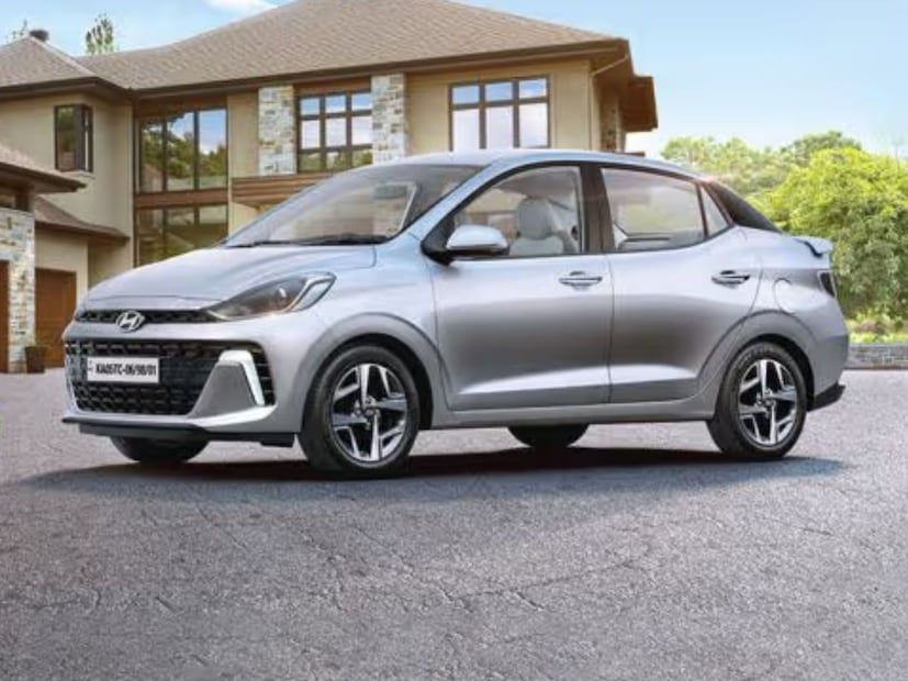 Hyundai Aura (हुंडई ऑरा): ही सेडान आता ५.९९ लाख (एक्स-शोरूम) च्या सुरुवातीच्या किंमतीवर उपलब्ध आहे, ज्यात जीएसटीमुळे (GST) ७८,४६५ रुपयांपर्यंतचा फायदा समावेश आहे. या कारवर ३३,००० पर्यंतचा फेस्टिव्ह सीझनचा लाभही आहे.
