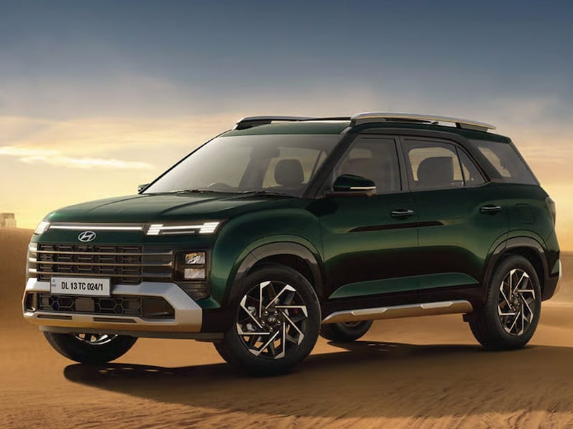 Hyundai Alcazar (हुंडई Alcazar): जीएसटी (GST) कपातीव्यतिरिक्त, या ७-सीटर एसयूव्हीवर सर्वात जास्त फेस्टिव्ह ऑफर दिली आहे ६०,०००  रुपयांपर्यंत डिस्काउंट दिला आहे. या SUV ची सुरुवातीची किंमत १४.४७ लाख (एक्स-शोरूम) आहे.