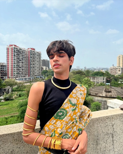 आयुष्यात मोठी स्वप्ने पाहणे आणि ती पूर्ण करण्यासाठी समाजाच्या साचेबद्ध अपेक्षा झुगारून देणे, हे खूप कमी लोकांना जमतं. उत्तर प्रदेशातील एका छोट्याशा गावातून मुंबईत आलेल्या सौरभ पांडे यांची कहाणी अशाच जिद्दीची आणि आत्मविश्वासाची स्वत:ला स्वीकारण्याची आहे, जग काय म्हणेल यापेक्षा मला काय वाटतं हे जास्त महत्त्वाचं आहे असं म्हणणाऱ्या या सौरभजे आज जगभरातून लाखो फॉलोअर्स आहेत. आयुष्यात मोठी स्वप्ने पाहणे आणि ती पूर्ण करण्यासाठी समाजाच्या साचेबद्ध अपेक्षा झुगारून देणे, हे खूप कमी लोकांना जमतं. उत्तर प्रदेशातील एका छोट्याशा गावातून मुंबईत आलेल्या सौरभ पांडे यांची कहाणी अशाच जिद्दीची आणि आत्मविश्वासाची स्वत:ला स्वीकारण्याची आहे, जग काय म्हणेल यापेक्षा मला काय वाटतं हे जास्त महत्त्वाचं आहे असं म्हणणाऱ्या या सौरभजे आज जगभरातून लाखो फॉलोअर्स आहेत.