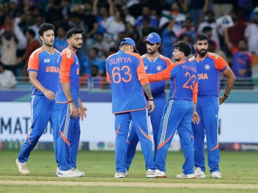 आशिया कपमध्ये भारतीय टीमच्या प्लेइंग इलेव्हनमध्ये कुलदीप यादव, अक्षर पटेल आणि वरुण चक्रवर्ती यांचा समावेश होता. पण ऑस्ट्रेलियाविरुद्धच्या पहिल्या टी-20 सामन्यात या तिघांची एकत्र खेळण्याची शक्यता खूपच कमी आहे. 