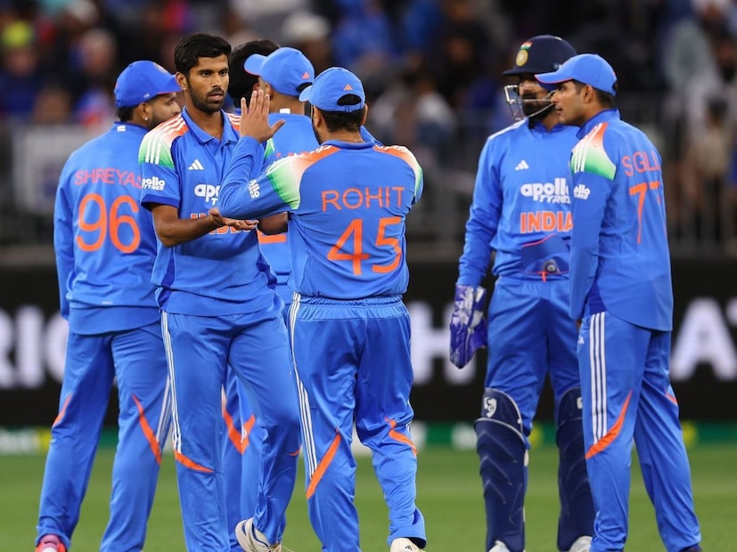 दक्षिण आफ्रिकेविरुद्ध टेस्ट सीरिज खेळलेल्या सात जणांना वनडे सीरिजमध्ये संधी मिळालेली नाही. बुमराह, मोहम्मद सिराज, अक्षर पटेल, साई सुदर्शन, देवदत्त पडिक्कल, शुभमन गिल आणि आकाश दीप यांची वनडे सीरिजसाठी निवड झाली नाही. दक्षिण आफ्रिकेविरुद्ध टेस्ट सीरिज खेळलेल्या सात जणांना वनडे सीरिजमध्ये संधी मिळालेली नाही. बुमराह, मोहम्मद सिराज, अक्षर पटेल, साई सुदर्शन, देवदत्त पडिक्कल, शुभमन गिल आणि आकाश दीप यांची वनडे सीरिजसाठी निवड झाली नाही.