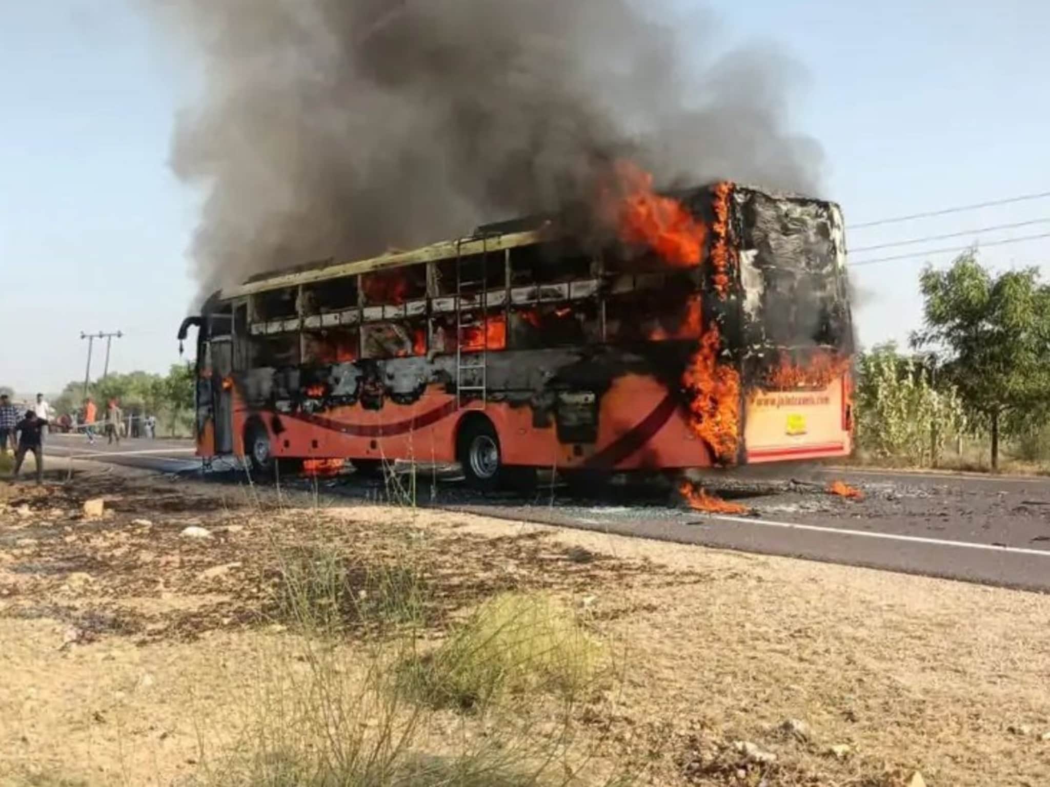 Jaisalmer Bus Fire: दिवाळीच्या तोंडावर मोठी दुर्घटना, खासगी बसला लागली आग, 12 प्रवाशांचा जळून कोळसा