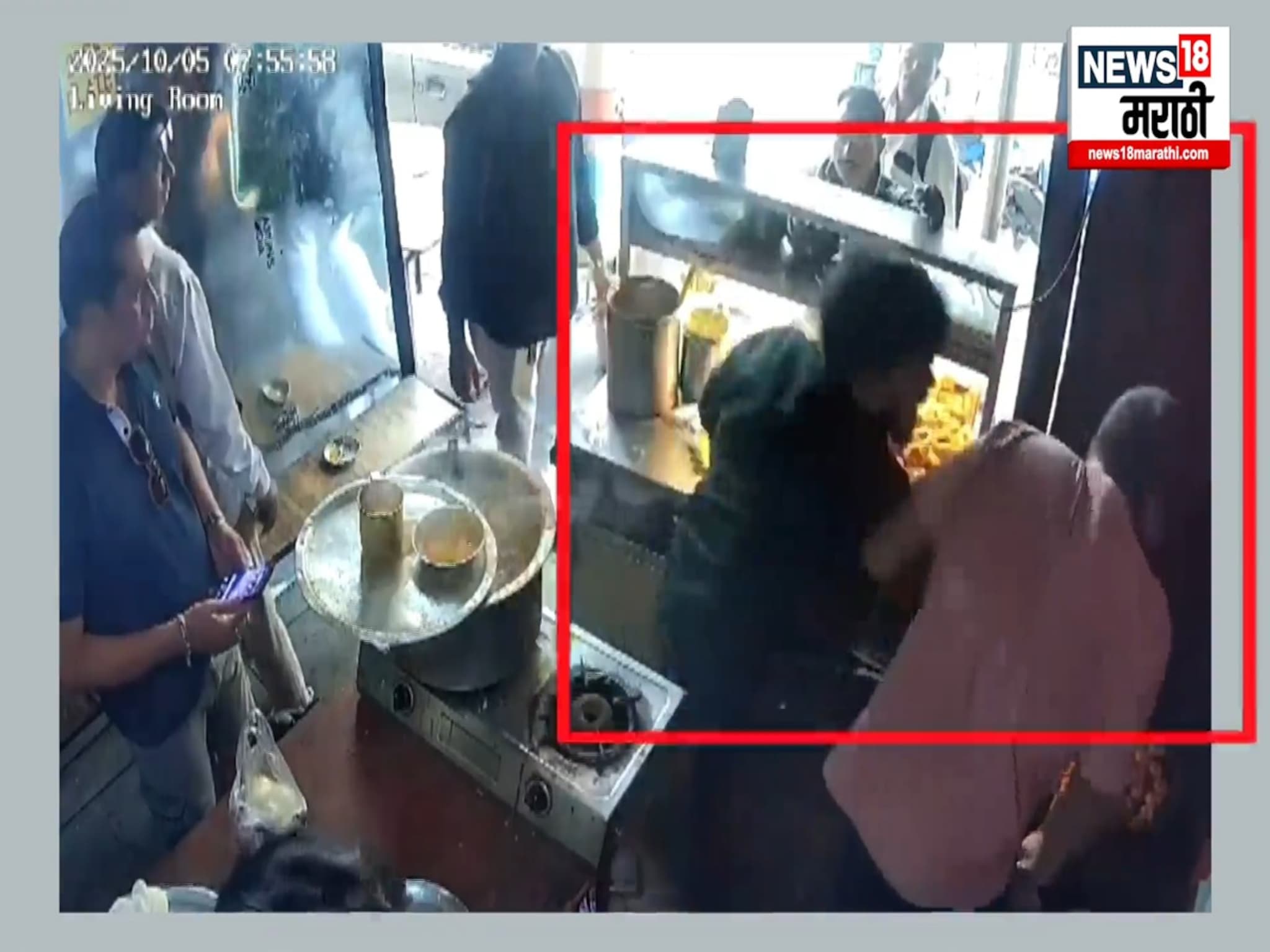 Video: डाळवड्यासाठी हॉटेल चालकाची काय अवस्था केली! गुंडागर्दीचा CCTV थरार