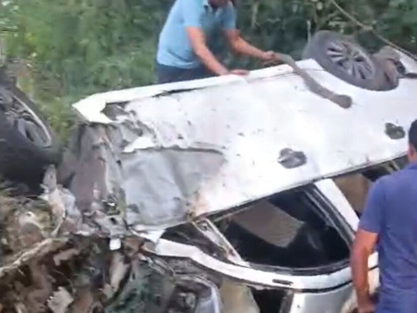 अपघातात दुचाकीवरील हनुमंत केरु फलफले (35), कांचन केरु फलफले (30, दोघे रा. अंजनडोह, ता. करमाळा) व स्वाती शरद काशीद (25, ता. सराफवाडी, ता. इंदापूर) असे मृत्यू झालेल्यांची नावे आहेत.