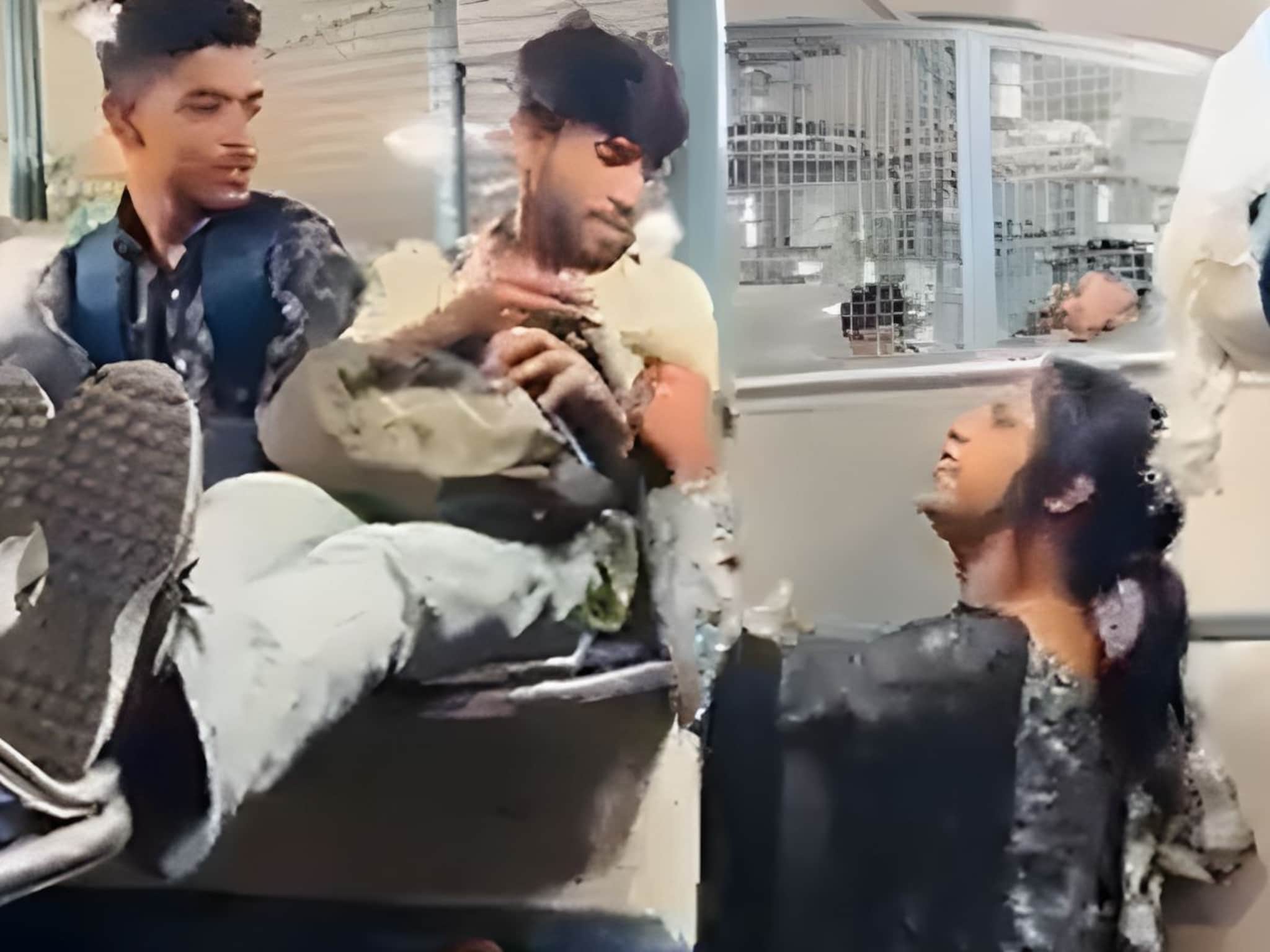 रेल्वेत तरुणाने किन्नरला दिले 1000 रु., बदल्यात मागितलं असं काही...Video Viral