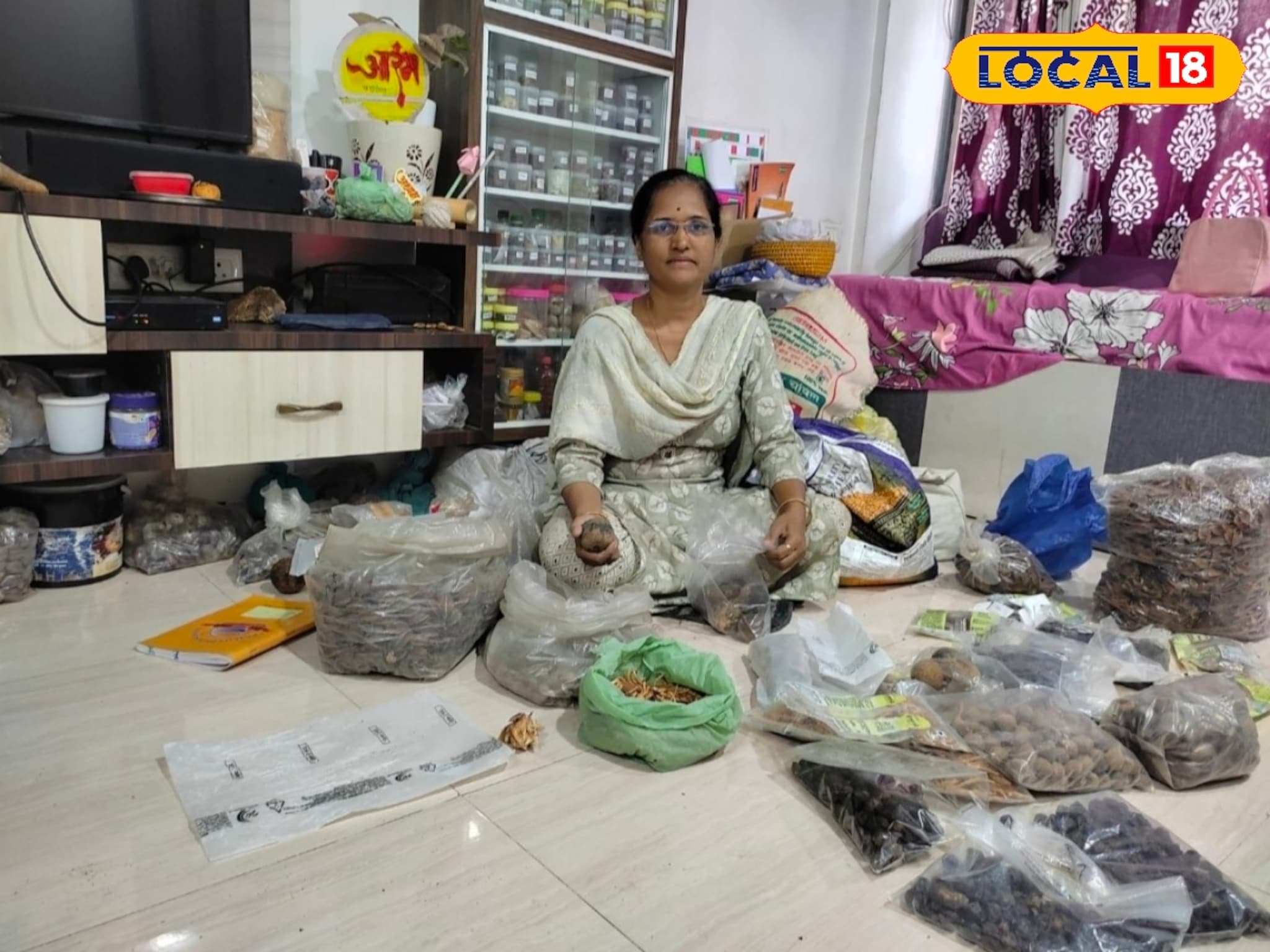 पुण्यात दुर्मीळ झाडांची शेती करणारी अवलिया,300 हून अधिक देशी वृक्षांचे बीज संकलन