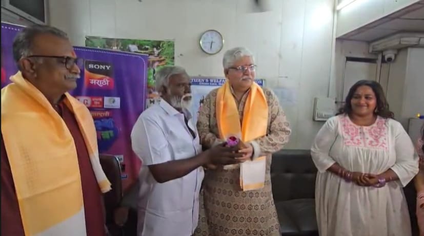 या खास दिवाळी सेलिब्रेशनमध्ये केवळ कलाकारच नव्हते, तर 'महाराष्ट्राची हास्यजत्रा'चे आधारस्तंभ असलेले दिग्दर्शक सचिन गोस्वामी आणि लेखक सचिन मोटे हे देखील सहभागी झाले होते.