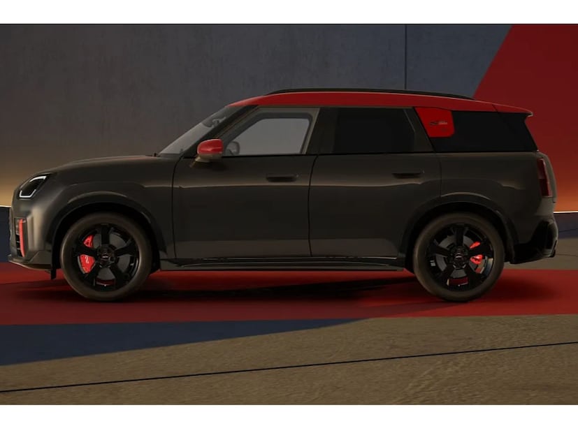 MINI Countryman JCW मध्ये ३ कलर ऑप्शन्स दिले आहे – मिडनाइट ब्लॅक (Midnight Black), लीजेंड ग्रे (Legend Grey) आणि रेसिंग ग्रीन (Racing Green). ग्राहक रूफ आणि ORVMs वर रेड (Red) किंवा ब्लॅक (Black) हायलाइट्स मधून निवड करू शकतात. मिनी कंट्रीमैन JCW भारताच्या सर्वात प्रीमियम (premium) कार्सपैकी एक बनली आहे. या एसयूव्हीची  किंमत 64.9 लाख (एक्स-शोरूम) इतकी आहे. 