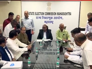 मतदारयादीचा घोळ, बोगस मतदारांचे पुरावे, मविआ नेत्यांकडून झाडाझडती,  निवडणूक आयोगाच्या बैठकीत काय झालं?