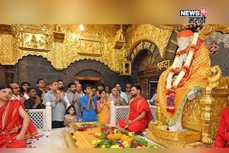 'पुन्हा शिवाजीराजे भोसले'च्या रिलीजआधी महेश मांजरेकर साईचरणी लीन PHOTO