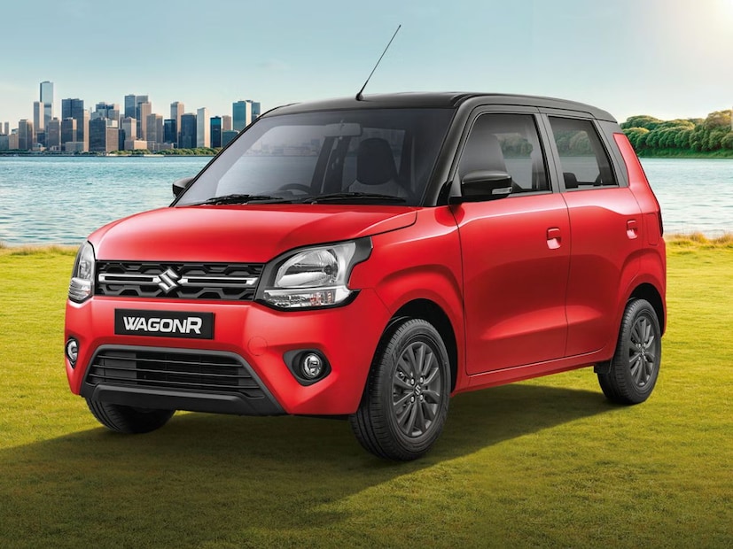 Maruti WagonR चं इंजिन आणि मायलेज -Maruti Wagon R तीन पॉवरट्रेन पर्यायांमध्ये येते, ज्यात 1.0-लीटर पेट्रोल इंजिन, 1.2-लीटर पेट्रोल इंजिन आणि CNG वेरिएंटचा समावेश आहे.   याचे CNG वेरिएंट 24 km/kg पर्यंत मायलेज देतं. यामुळेच ही कार मध्यमवर्गीय कुटुंबांसाठी आणि रोजचा लांबचा प्रवास करणाऱ्या लोकांसाठी सर्वात किफायतशीर पर्याय मानली जाते. 