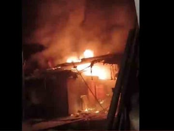 मुंबईतील कुर्लामध्ये अग्नितांडव, काही दुकाने जळून खाक