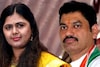 मुंडेंचा खरा वारसदार कोण? नेते भांडत बसले, पण धनूभाऊ-पंकुताईंनी क्लिअर केलं,
