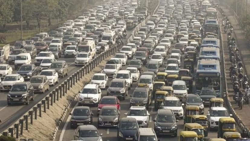 या वाहतूक कोंडीचा थेट फटका रोहतासपासून औरंगाबादपर्यंत बसला आहे. वाहनचालक आणि प्रवाशांचे यामुळे मोठे हाल होत आहेत. प्रवीण सिंह नावाच्या एका ट्रक चालकाने सांगितले की, 