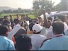 नांदेडमध्ये बंजारा समाज आक्रमक, माजी मुख्यमंत्र्यांचा ताफा अडवला