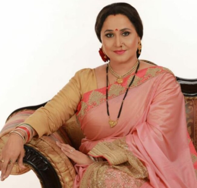  घर संसार, शेजारी शेजारी, बाळा जो जो रे, प्रेमांकूर, माणूस, नवरा माझ्या मुठीत गं, गृहप्रवेश, बंधन, वाजवा रे वाजवा, रंग प्रेमाचे, जन्मठेप, लई झकास यांसारख्या अनेक सिनेमांमधून निशिगंधा वाड प्रेक्षकांची मन जिंकत आल्या आहेत.
