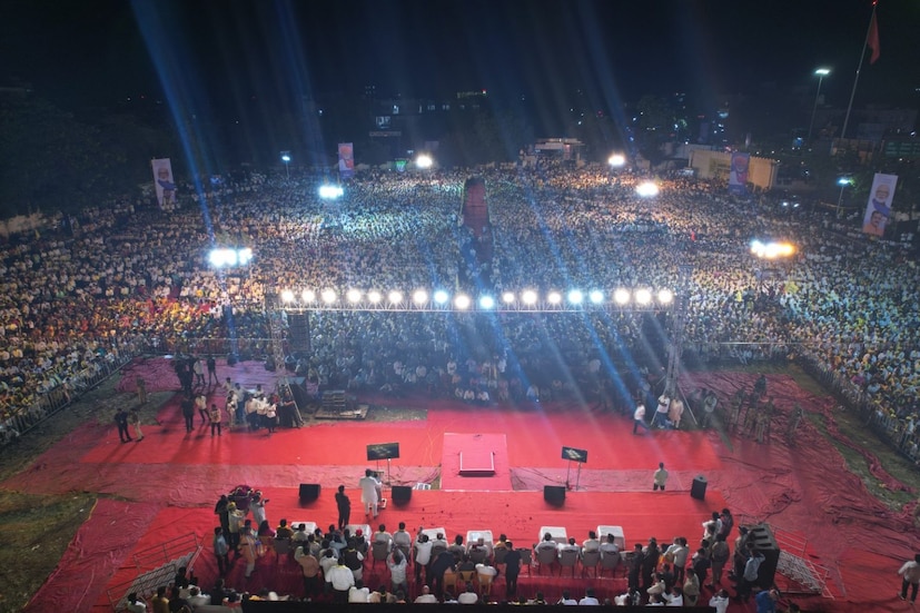 आरक्षण सामाजिक दृष्ट्या मागासलेल्यांसाठी आहे. तो गरिबी हटावचा कार्यक्रम नाही असे भुजबळ म्हणाले. यावेळी बोलताना भुजबळ यांनी मंत्री राधाकृष्ण विखे पाटील यांच्यावर देखील टीका केली. विखे आला आणि सर्व महाराष्ट्रामध्ये विखार पसरवून गेला. गेला तर गेला पण जीआर काढला अशी टीका भुजबळ यांनी केली.