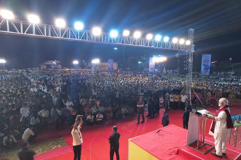 मराठा समाज आणि आमच्या अंतर पडले ते अंतर अंतरवलीच्या दरीद्री पाटलामुळे पडले आहे, असे म्हणत मंत्री छगन भुजबळ यांनी मराठा आंदोलक मनोज जरांगे पाटील यांच्यावर टीका केली. 