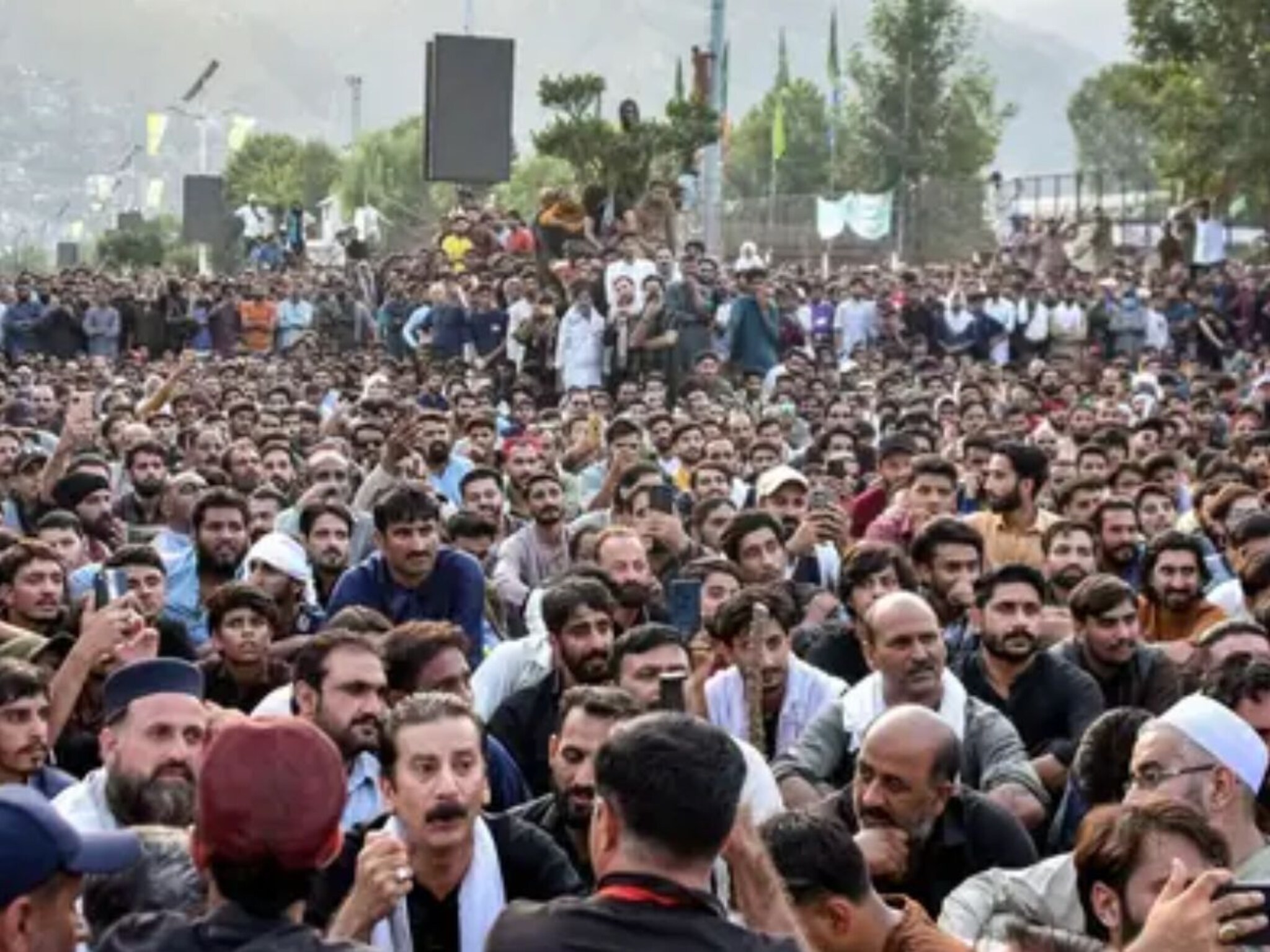 POK Protest: पाकव्याप्त काश्मिरमध्ये पाकिस्तानी सैन्याचं सैतानी कृत्य, आतापर्यंत 12 जणांना ठार मारलं