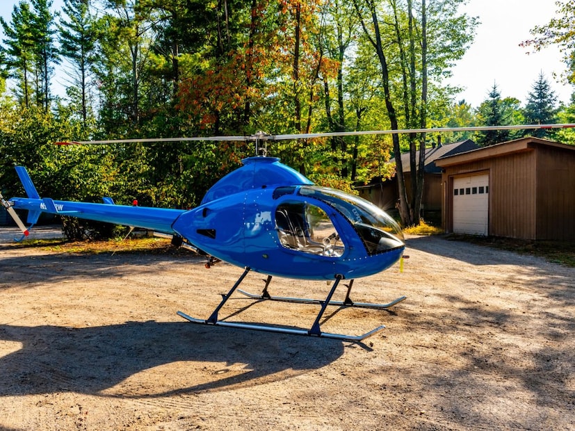 Phoenix A600 helicopter हे एक आठव्या नंबरवरचे  हेलिकॉप्टर आहे. या हेलिकॉप्टरची किंमत 108,550 डॉलर इतकी आहे. मोठ्या उद्योजकांकडे हे हेलिकॉप्टर नेहमी पाहिलं जातं. भारतात या हेलिकॉप्टरची किंमत जवळपास 95 लाख 52 हजार इतकी आहे. 