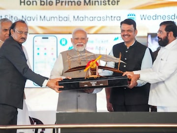 नवी मुंबई विमानतळाचे उद्घाटन 