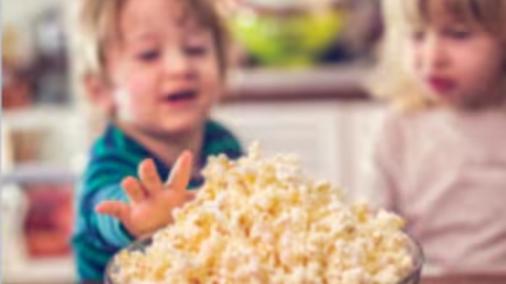 OMG हा काय चमत्कार! मुलाने बागेत टाकले पॉपकॉर्न, काही महिन्यात असं दृश्य, पाहून आई थक्क