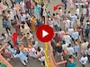 पुण्यातील सारसबागमध्ये दिवाळी पहाटला राडा! पोलिसांसमोर 2 गटात तुफान हाणामारी