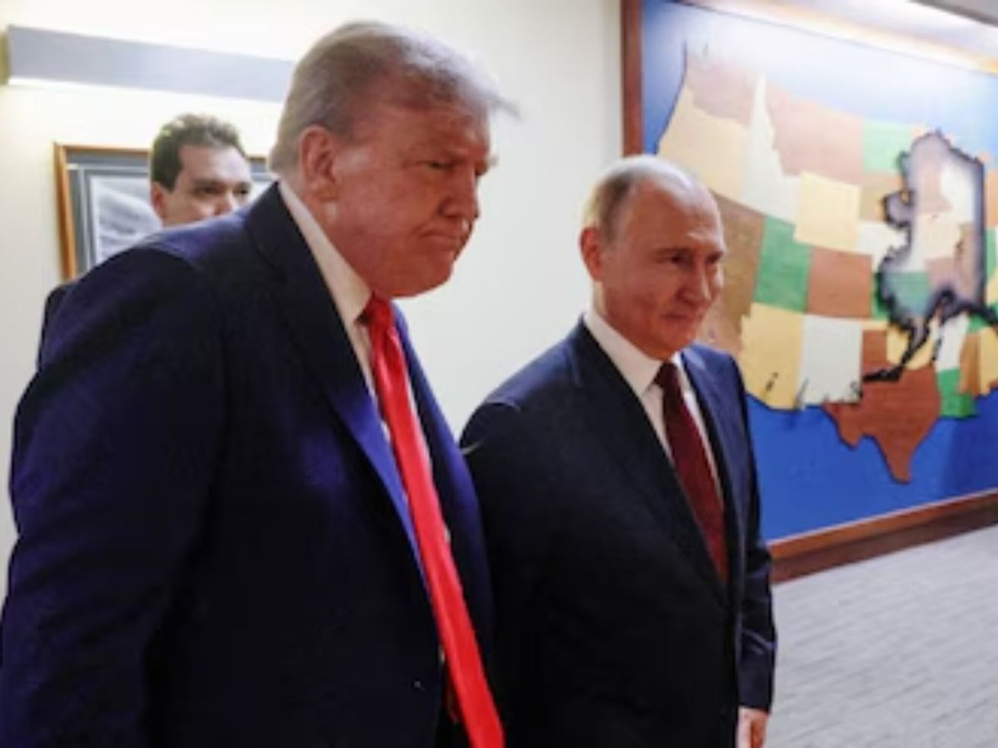 पुतिनसोबत मिळून ट्रम्प यांनी युक्रेनचा गेम केला, डोनबास रशियाला देऊन टाकण्याच्या वक्तव्याने संपूर्ण जगाची झोप उडाली