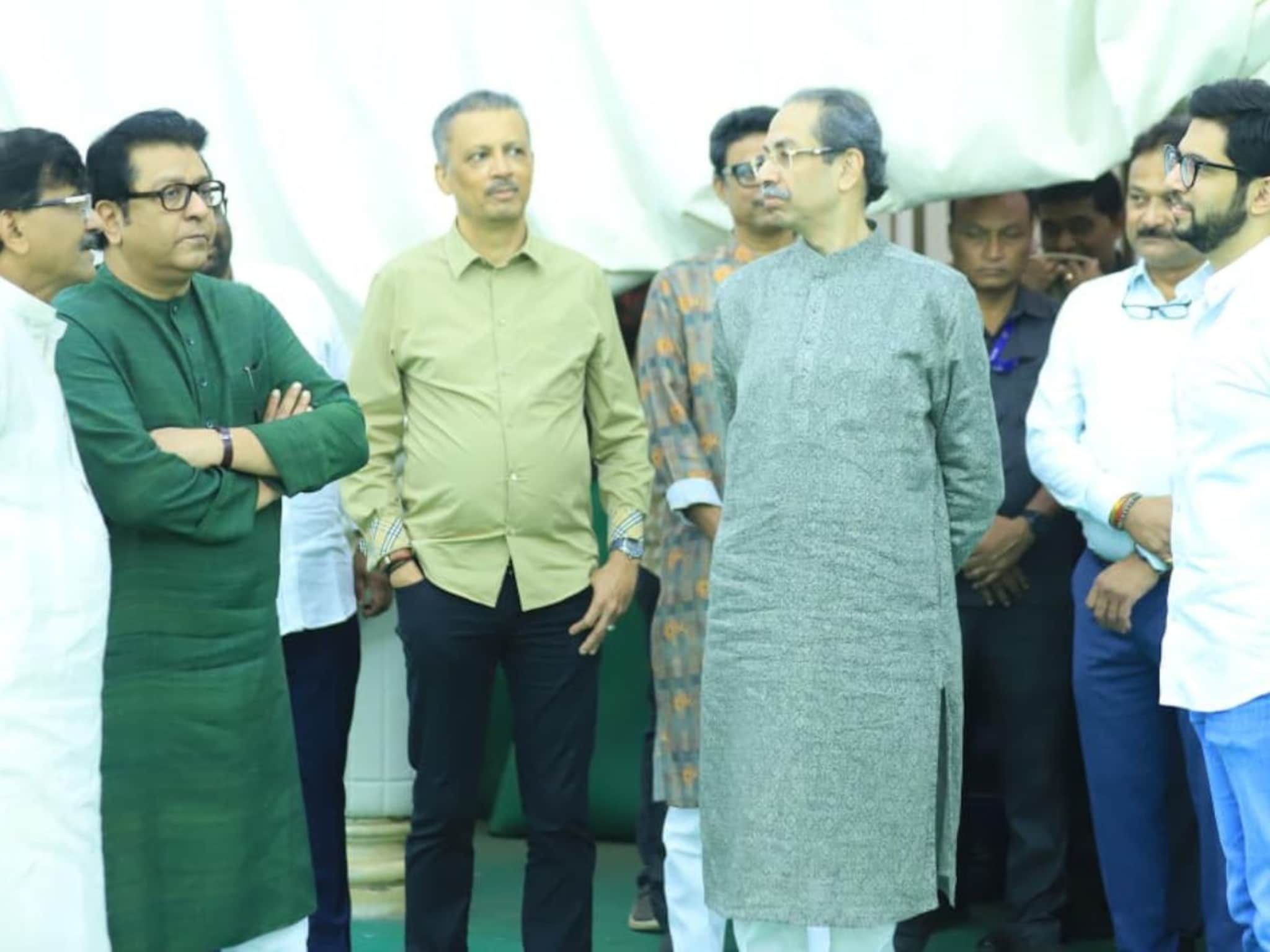 उद्धव-राज ठाकरे भेटीचे फोटो समोर, बारशातील कार्यक्रमातील खास क्षण