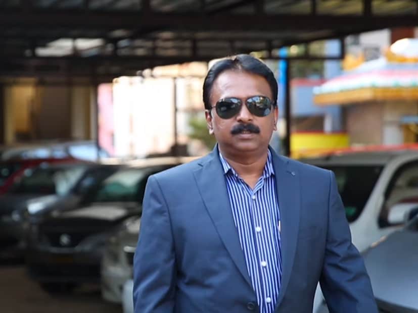 करोडोंचे मालक असूनही, रमेश बाबू यांनी आजही आपला सलूनचा व्यवसाय सोडलेला नाही; ते आजही प्रेमाने लोकांचे केस कापताना दिसतात. रमेश बाबू यांचा संघर्ष लहानपणापासूनच सुरू झाला. त्यांचा जन्म बेंगळूरु येथील एका गरीब कुटुंबात झाला. रमेश बाबू जेव्हा अवघे सात वर्षांचे होते, तेव्हा हृदयविकाराच्या झटक्याने त्यांच्या वडिलांचे निधन झाले. 