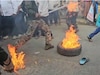 शिवसेनेच्या आंदोलनाला हिंसक वळण, पोलीस आणि कार्यकर्त्यांमध्ये हमरीतुमरी