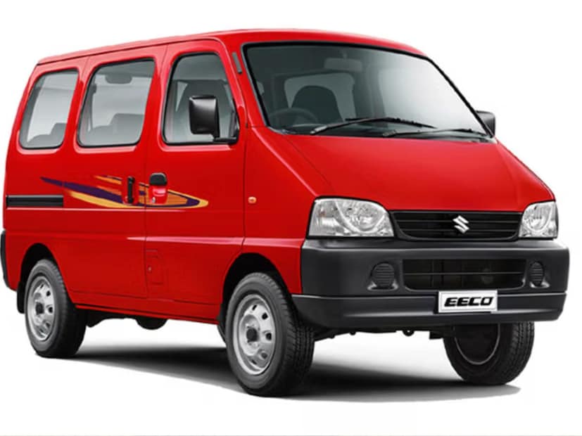 Maruti Eeco - मारुतीची ही ७ सीटर एसयूव्ही फॅमिलीची नेहमी फेव्हरेट ठरली आहे. या एसयूव्हीमध्ये 5 किंवा 6 प्रवासी बसू शकतात. या एसयूव्हीमध्ये आता ६-एअरबॅग्ज मिळतील.पेट्रोल मॉडेलचा मायलेज 19.71 kmpl आहे, तर CNG व्हर्जन 26.78 km/kg मायलेज देते. सुरक्षिततेसाठी यात ड्युअल एअरबॅग्ज, ABS आणि मागील पार्किंग सेन्सर दिले आहेत. Eeco मॅन्युअल ट्रान्समिशनसह येते आणि काही व्हेरिअंटमध्ये CNG पर्याय देखील आहे.  सध्या, मारुती इकोची किंमत मुंबईत ६.४१ लाख ते ७.४८ लाख रुपयांच्या दरम्यान आहे.