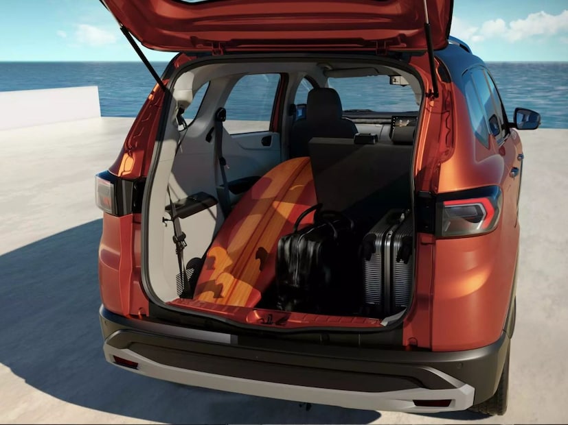  Renault Triber नवीन फेसलिफ्ट मॉडेलमध्ये तुम्हाला काही नवीन इंजिन पर्याय दिला आहे. या वेळी रेनॉल्टने  एक पॉवरफुल इंजिनही भारतात दिलं आहे.  आता तुम्ही या कारमध्ये सीएनजी किट सुद्धा बसवू शकतात.  