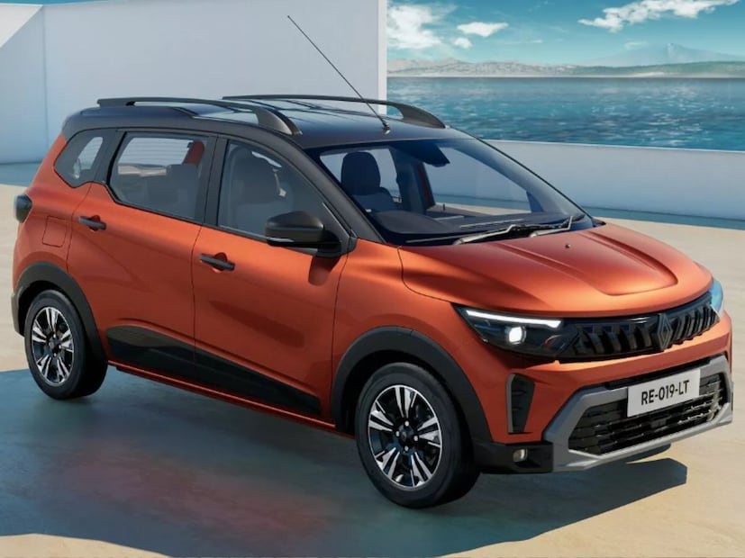  1. Renault Triber - सगळ्यात पहिल्यानंबरवर येते रेनॉल्ट ट्रायबर. Renault Triber ही भारतातील सर्वात परवडणारी 7-सीटर एसयूव्ही आहे. या एसयूव्हीमध्ये तीन रांगा मिळतात. मधल्या रांगेतील जागा 60:40 मध्ये फोल्ड आणि सरकवता येते. बॅक रेस्टचा कोन (Angle) देखील हलवता येतो. दुसरी रांग पुढे फोल्ड केल्यानंतर शेवटच्या रांगेत सहजपणे जाता येतं. जास्त सामान ठेवण्यासाठी शेवटची रांग पूर्णपणे काढता येते. मधल्या आणि शेवटच्या दोन्ही रांगेतील प्रवाशांसाठी AC व्हेंट्स चांगले आहेत. यात 5-स्पीड मॅन्युअल आणि AMT गिअरबॉक्ससह 1.0-लीटर पेट्रोल इंजिन आहे. 