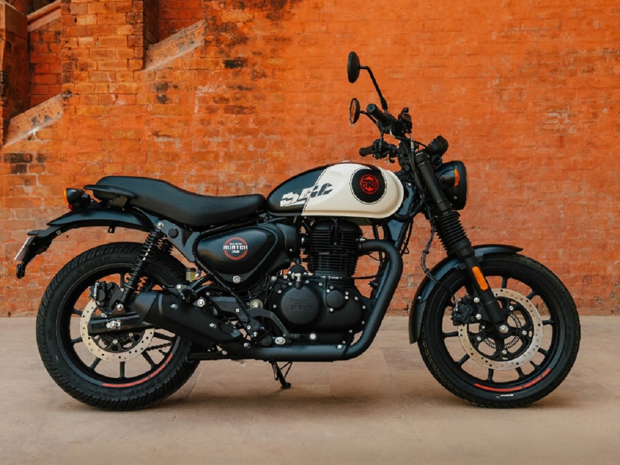 ही आहे Royal Enfieldची सर्वात स्वस्त मोटरसायकल! पाहा किती रुपयांत आणू शकता घरी