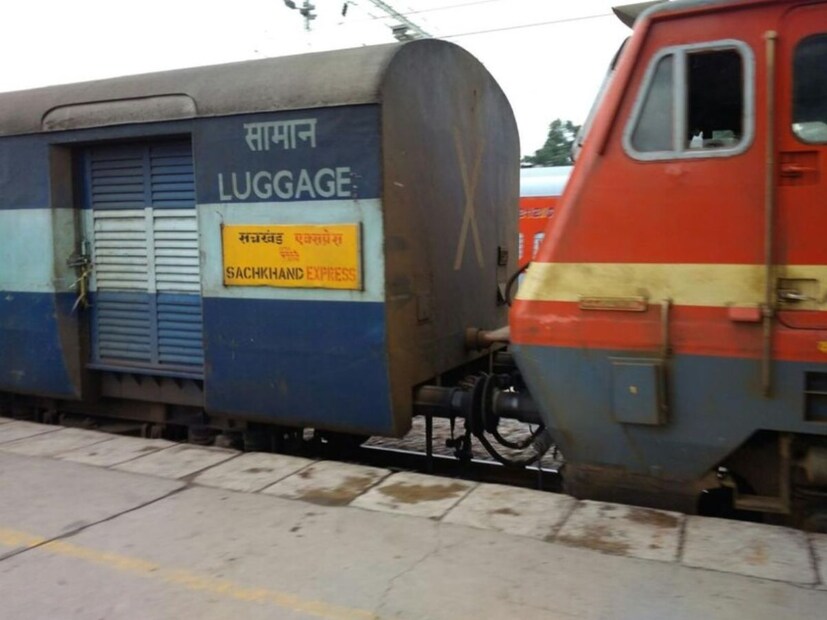 भारतातील एक अशी ट्रेन जी गेल्या 29 वर्षांपासून प्रवाशांना मोफत जेवण देत आहे. यात नाश्ता, दुपारचं जेवण आणि रात्रीचं जेवण समाविष्ट आहे. विशेष म्हणजे स्लीपर ते एसी क्लासपर्यंतचे प्रवासी मोफत जेवणाचा आनंद घेऊ शकतात. 2000 किमीच्या मार्गावर सहा ठिकाणी हे अन्न उपलब्ध आहे.