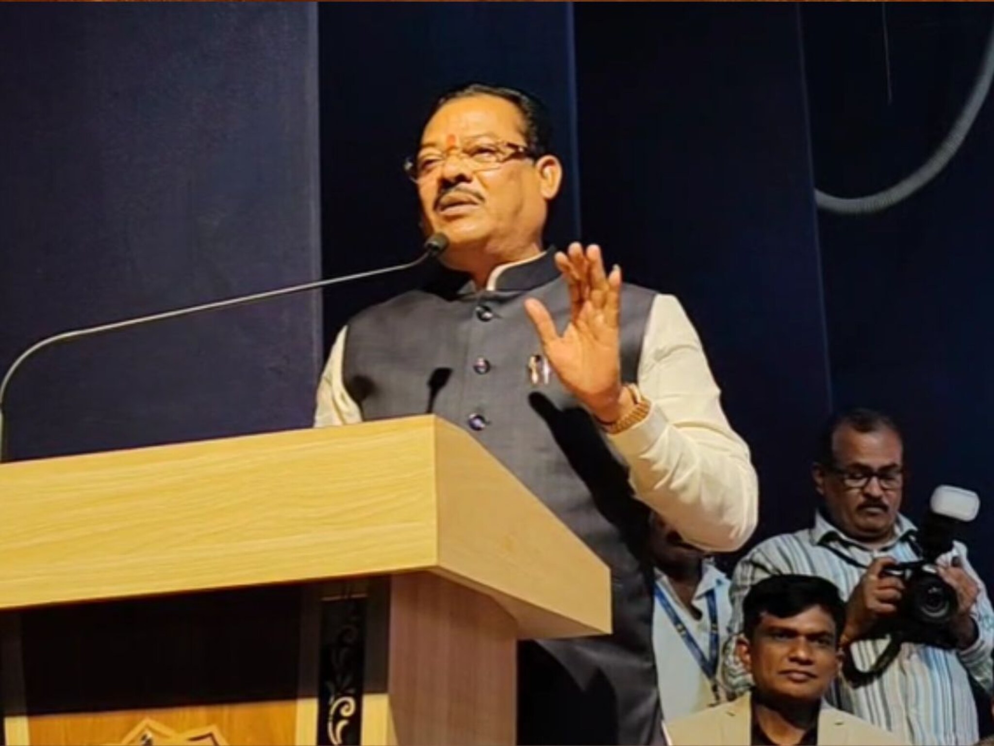 वशिल्यावर भावाला नोकरीला लावले, २ महिने पगाराचे पैसे दिले, पण नंतर... मंत्री शिरसाट यांनी किस्सा सांगितला