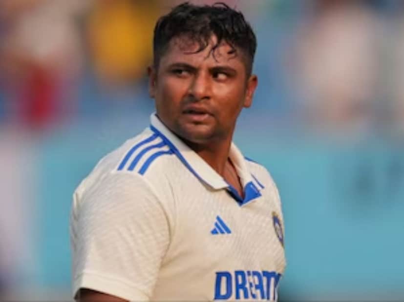 रणजी क्रिकेटमध्ये उत्कृष्ट कामगिरी केल्यानंतरही सरफराज खानची टीम इंडियात उशिरा निवड झाल्याबद्दल टीका करण्यात आली होती. पण निवड झाल्यानंतर सरफराजने न्यूझीलंडविरुद्धच्या टेस्टमध्ये 150 रनची खेळी केली होती. या कामगिरीनंतरही सरफराज खान अचानक टीम इंडियातून गायब झाला.