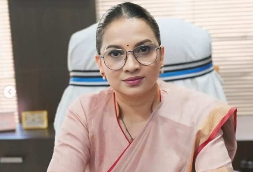 त्यानंतर मला दोन मुलं झाली मात्र आयुष्याची परीक्षा संपली नव्हती. शेवटी सगळं संपवायचं ठरवलं. मात्र मनात होतं की चुकीचा निर्णय घेतोय हे वाटत होतं. मला माझ्या सासूने पाहिलं, मात्र मला थांबवण्याचा कोणताच प्रयत्न केला नाही. त्याच वेळी माझ्या मनात एक विचार आला की या लोकांसाठी मी का माझं आयुष्य संपवतेय. मी काय वाटेल ते करेन पण इथे राहणार नाही या लोकांसाठी आयुष्य संपवणार नाही. 