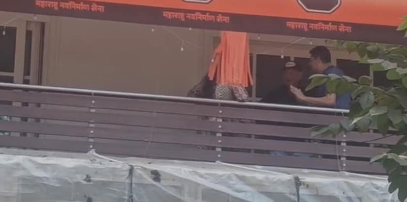  राज ठाकरे यांनी स्वत: शिवतीर्थ सलीम खान यांना फिरून दाखवत होते.