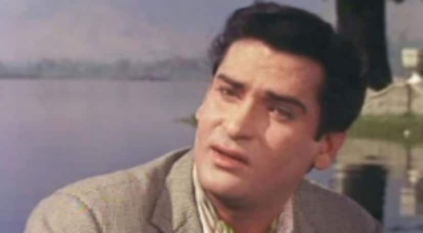  शम्मी कपूर यांच्या पत्नी नीला देवी सांगतात, ‘गुरुजींनी कधीही शम्मीजींवर काही लादलं नाही. ते स्वतःहून त्या मार्गाला लागले. ते बाबांसोबत यात्रा करत, साधना करत. एक काळ असा होता की ते रोज 100 सिगरेट पित होते. पण हळूहळू ती सवयही सुटली.