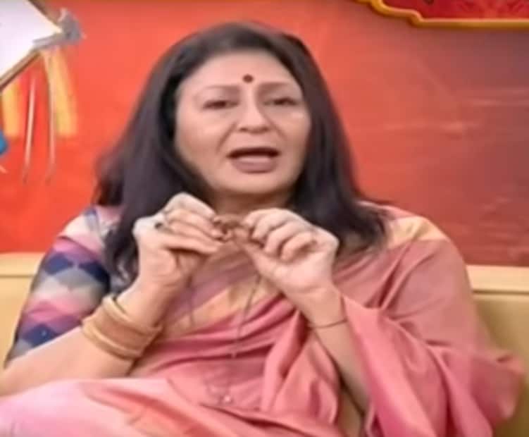  राजघराण्यातल्या दागिनाचा किस्सा शेअर करताना वंदना गुप्ते म्हणाल्या,"जयपूरमधील एका दुकाणात मला एक मणी खूप आवडला. नवरा झोपलेला असल्याने मी त्याला न विचारता दुकानदाराला अॅडव्हान्स देऊन तो मनी विकत घेतला. त्यावेळी त्याने मला 9 हजार रुपये सांगितले. त्यामुळे मी त्याला 5 हजार देऊन तो मनी ताब्यात घेतला".