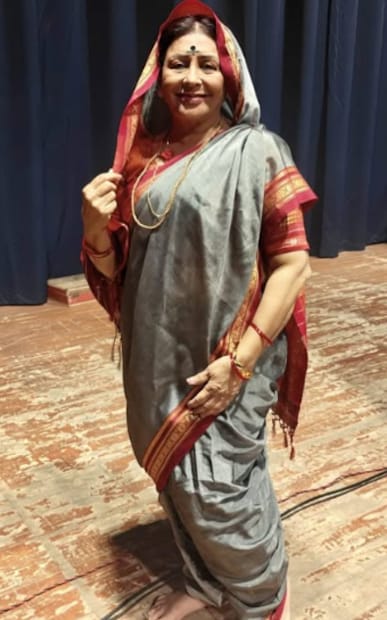  वंदना गुप्ते यांचा 'अशी ही जमवा जमवी' हा चित्रपट काही दिवसांपूर्वी प्रेक्षकांच्या भेटीला आला असून सध्या त्यांचं 'कुटुंब किर्रतन' या नाटकाच्या माध्यमातून त्या प्रेक्षकांचं मनोरंजन करत आहेत.